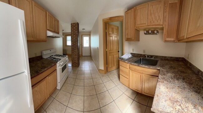 27 Loomis St, Unit 2 in Burlington, VT - Foto de edificio - Building Photo
