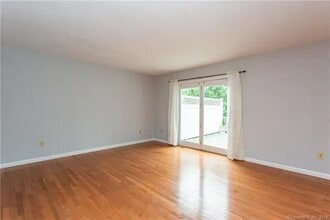 21 Norman Dr in Glastonbury, CT - Building Photo - Building Photo