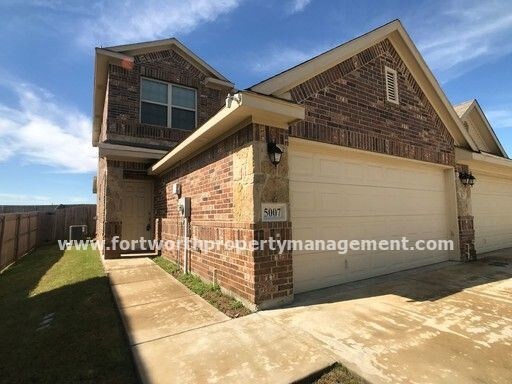 5007 Sanger Cir Dr in Sanger, TX - Building Photo