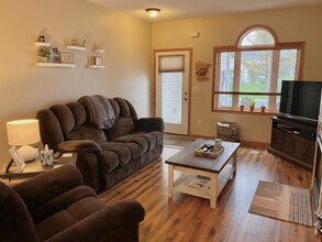 1114 Crystal Pl W in Chaska, MN - Building Photo - Building Photo