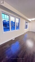 30 Daisy Ln in Thorold, ON - Building Photo - Building Photo