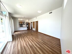 501 N San Vicente Blvd in West Hollywood, CA - Building Photo - Building Photo