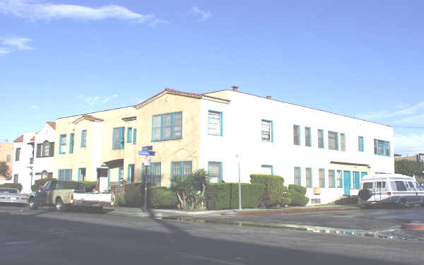 336-346 Orange Ave in Long Beach, CA - Foto de edificio