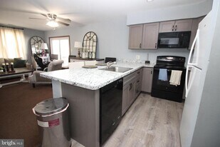 214 Spring House Ln in Telford, PA - Building Photo