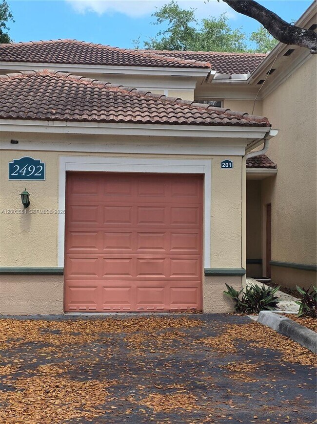 2492 Centergate Dr in Miramar, FL - Building Photo - Building Photo