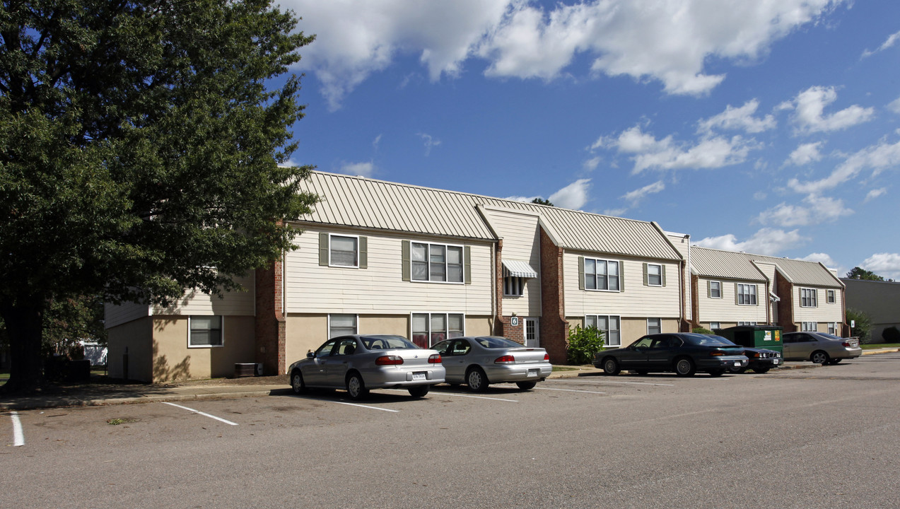 Cedarwood Manor in Highland Springs, VA - Foto de edificio