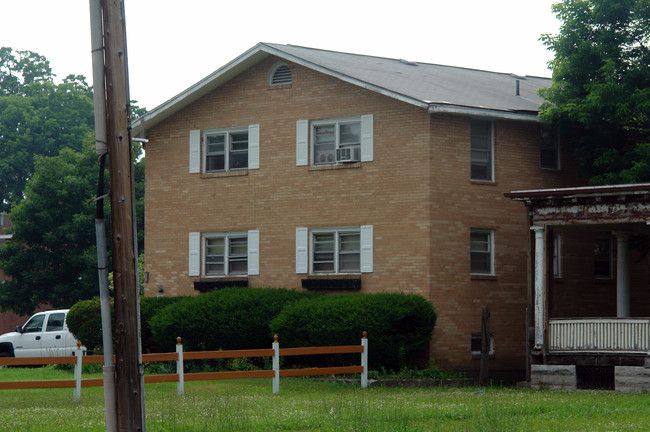 686 W Onondaga St in Syracuse, NY - Building Photo - Building Photo