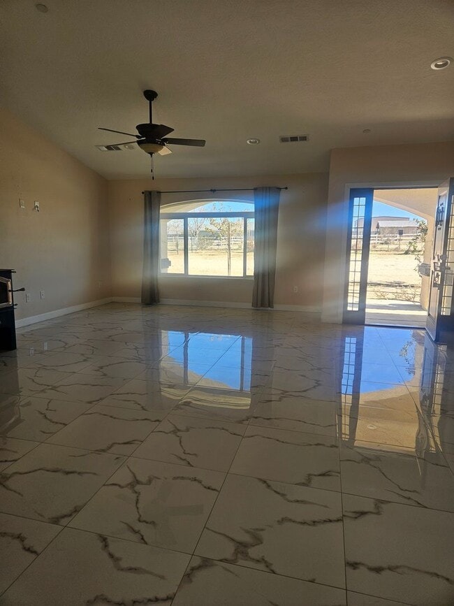 10624 Joshua Rd in Apple Valley, CA - Building Photo - Building Photo