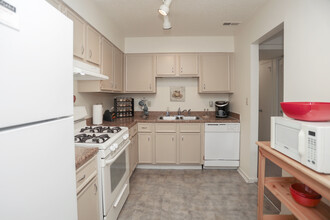 Broad Ripple Trails in Indianapolis, IN - Building Photo - Interior Photo