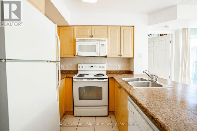 30-2030 Grand Trunk Crescent in Toronto, ON - Building Photo - Building Photo
