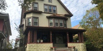 543 N 33rd St in Milwaukee, WI - Building Photo