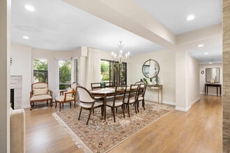 236 N Louise St, Unit 109 in Glendale, CA - Foto de edificio - Building Photo