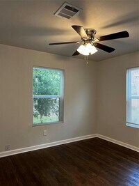 7919 Scanlock St photo'