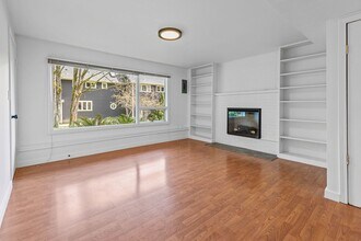 10048 NE 30th Pl in Bellevue, WA - Building Photo - Building Photo