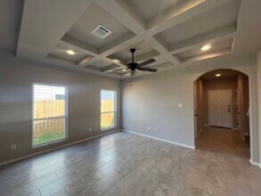 8607 Valentina Wy in San Antonio, TX - Building Photo - Building Photo