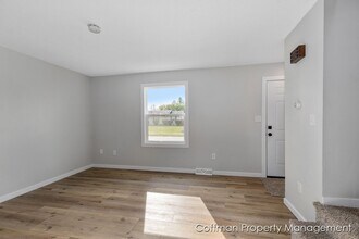 2511-2513 Ridgefield Dr NE in Grand Rapids, MI - Building Photo - Building Photo