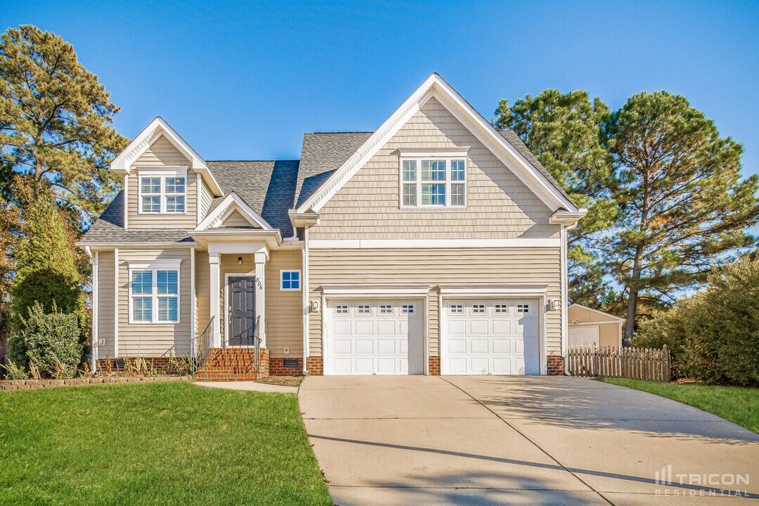 806 Natural Springs Ct in Fuquay Varina, NC - Building Photo