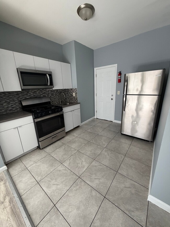 298 Halsted St, Unit 2