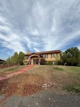 16545 Wardlaw Dr in Springville, CA - Foto de edificio - Building Photo