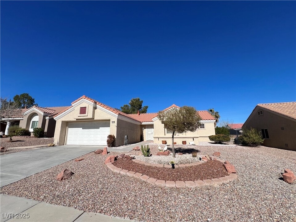 9624 Blue Bell Dr in Las Vegas, NV - Foto de edificio