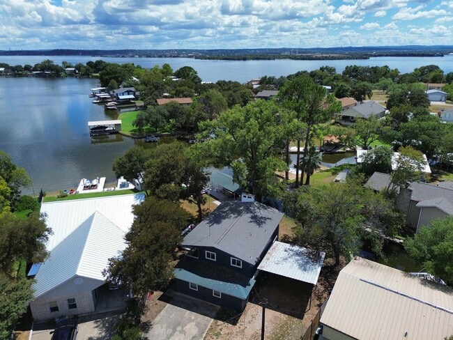 property at 614 E Briarway Dr