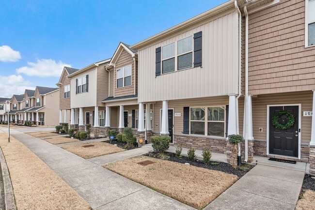 1702 Sprucedale Dr in Nashville, TN - Foto de edificio - Building Photo