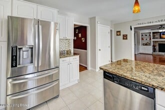 1102 Blackthorn Rd in Louisville, KY - Building Photo - Building Photo