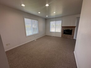 406-408 Madrona St E in Monmouth, OR - Foto de edificio - Building Photo
