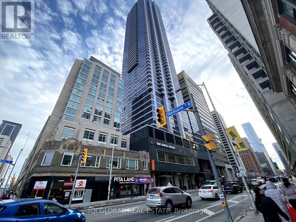 395-1395 Bloor St E in Toronto, ON - Building Photo