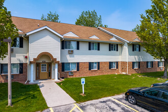 Harbor Ridge Apartments in Port Washington, WI - Building Photo - Building Photo