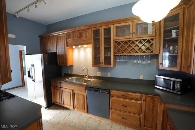 26913 Westwood Ln in Olmsted Township, OH - Building Photo - Building Photo