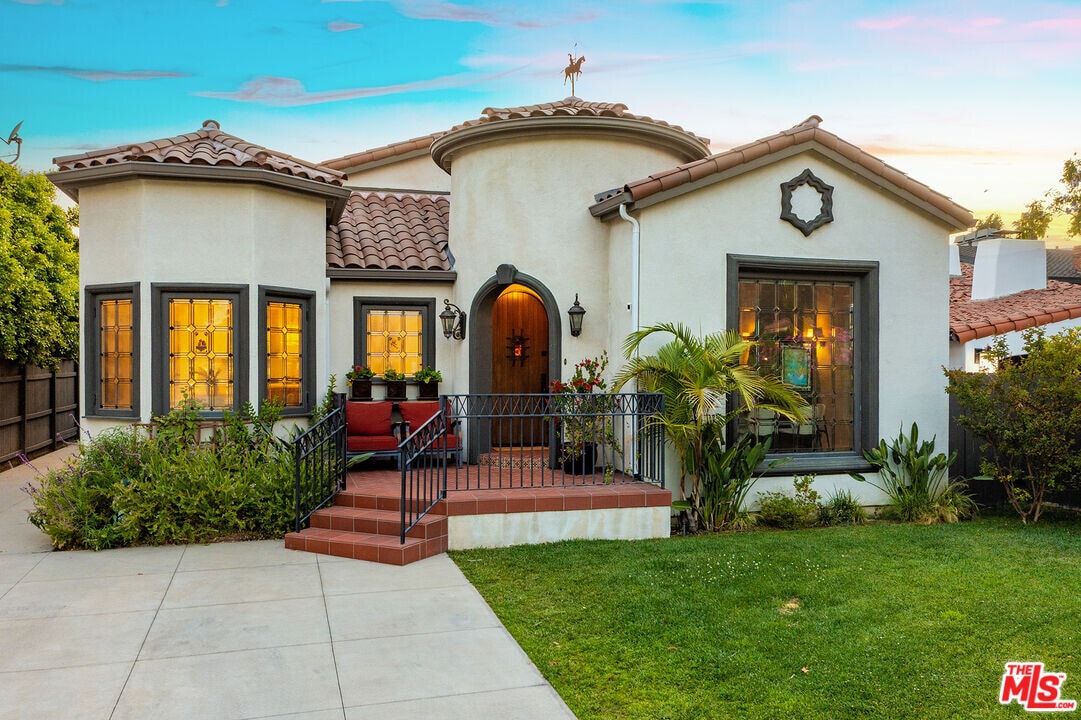4359 Clybourn Ave in Los Angeles, CA - Building Photo