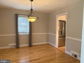 2104 N Jefferson St in Arlington, VA - Building Photo - Building Photo