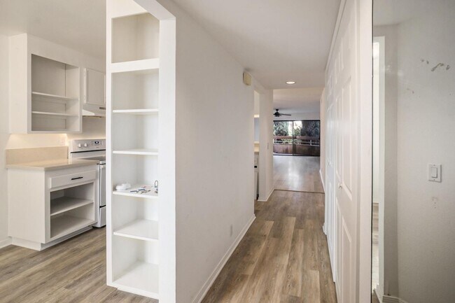 7245 Navajo Rd in San Diego, CA - Building Photo - Building Photo