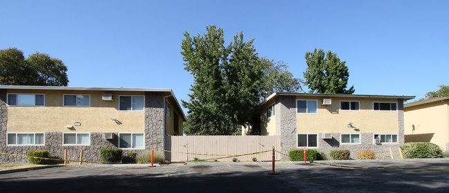 4549 Ashcroft Ave in Sacramento, CA - Building Photo - Building Photo