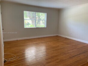 7840 SW 55th Ave in Miami, FL - Building Photo - Building Photo