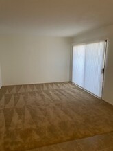 20807 Roscoe Blvd in Los Angeles, CA - Building Photo - Building Photo