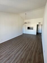 5453 Lemon Grove Ave, Unit 201 in Los Angeles, CA - Building Photo - Building Photo