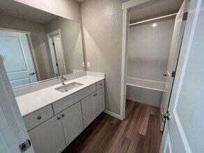 4091 Liverpool St in West Sacramento, CA - Foto de edificio - Building Photo
