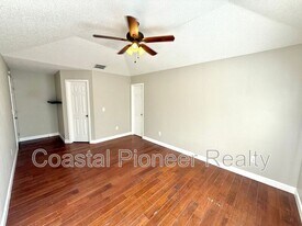 7216 Hollowell Dr in Tampa, FL - Building Photo - Building Photo