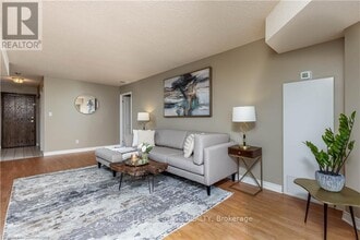1276 Maple Crossing Blvd in Burlington, ON - Building Photo - Building Photo