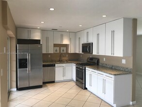 9800 SW 12th Terrace in Miami, FL - Building Photo - Building Photo