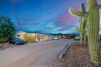 225 S Grand Dr in Apache Junction, AZ - Building Photo - Building Photo