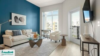 5256 International Dr in Orlando, FL - Building Photo