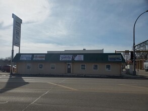 108 5th St S in Moorhead, MN - Foto de edificio - Building Photo