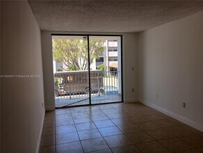 8145 NW 7th St in Miami, FL - Building Photo - Building Photo