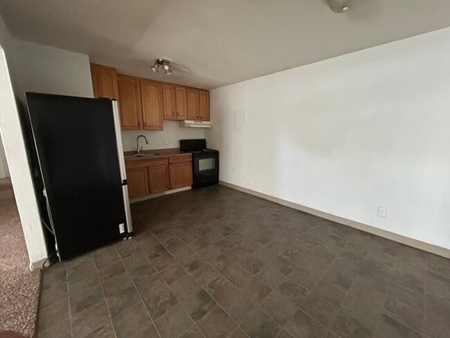 1275 E Bellevue Rd in Atwater, CA - Building Photo - Building Photo