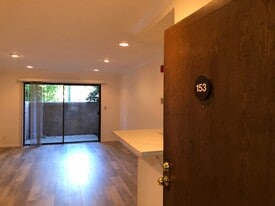 22100 Burbank Blvd in Los Angeles, CA - Building Photo