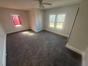 991 Wooster Rd N in Barberton, OH - Foto de edificio - Building Photo