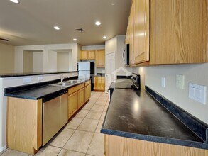 16282 W Mercer Ln in Surprise, AZ - Foto de edificio - Building Photo